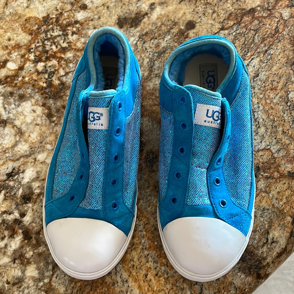Ugg lace less sneakers